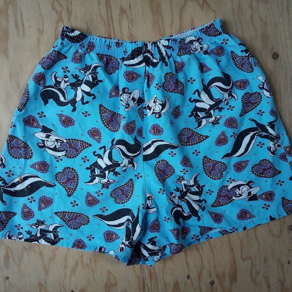 Vintage Warner Brothers Looney Tunes Flirts Pepe Le Pew Shorts